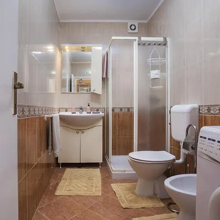 Dorjan Karmelo Apartment *