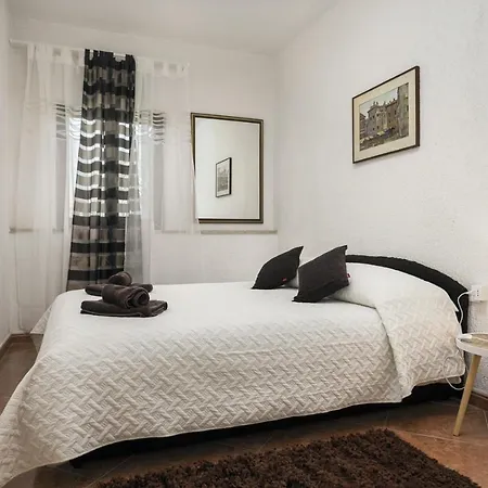 Apartment Dorjan Karmelo *