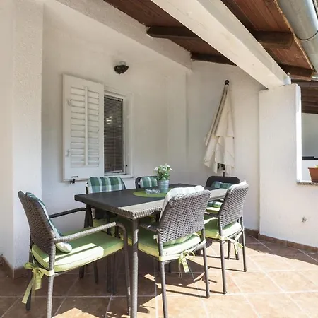 Dorjan Karmelo Apartman *