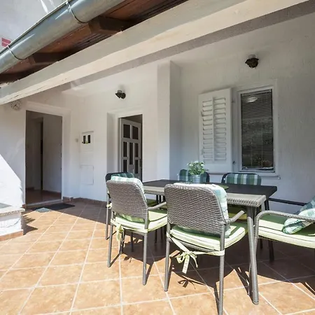 Dorjan Karmelo Apartman *